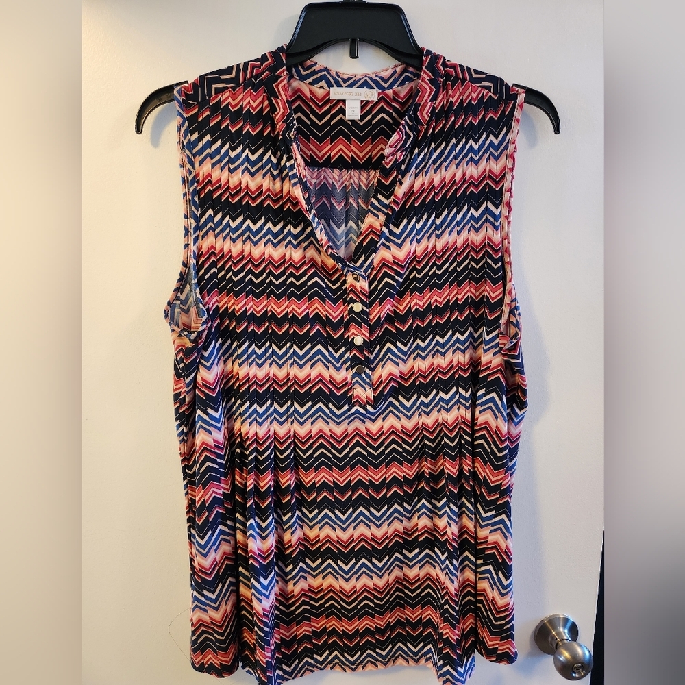 Sleeveless Chevron Print V-Neck Top in Pink and Navy
